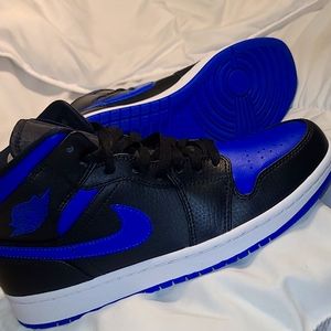 Air Jordan 1 mid black hyper royal 💙💦